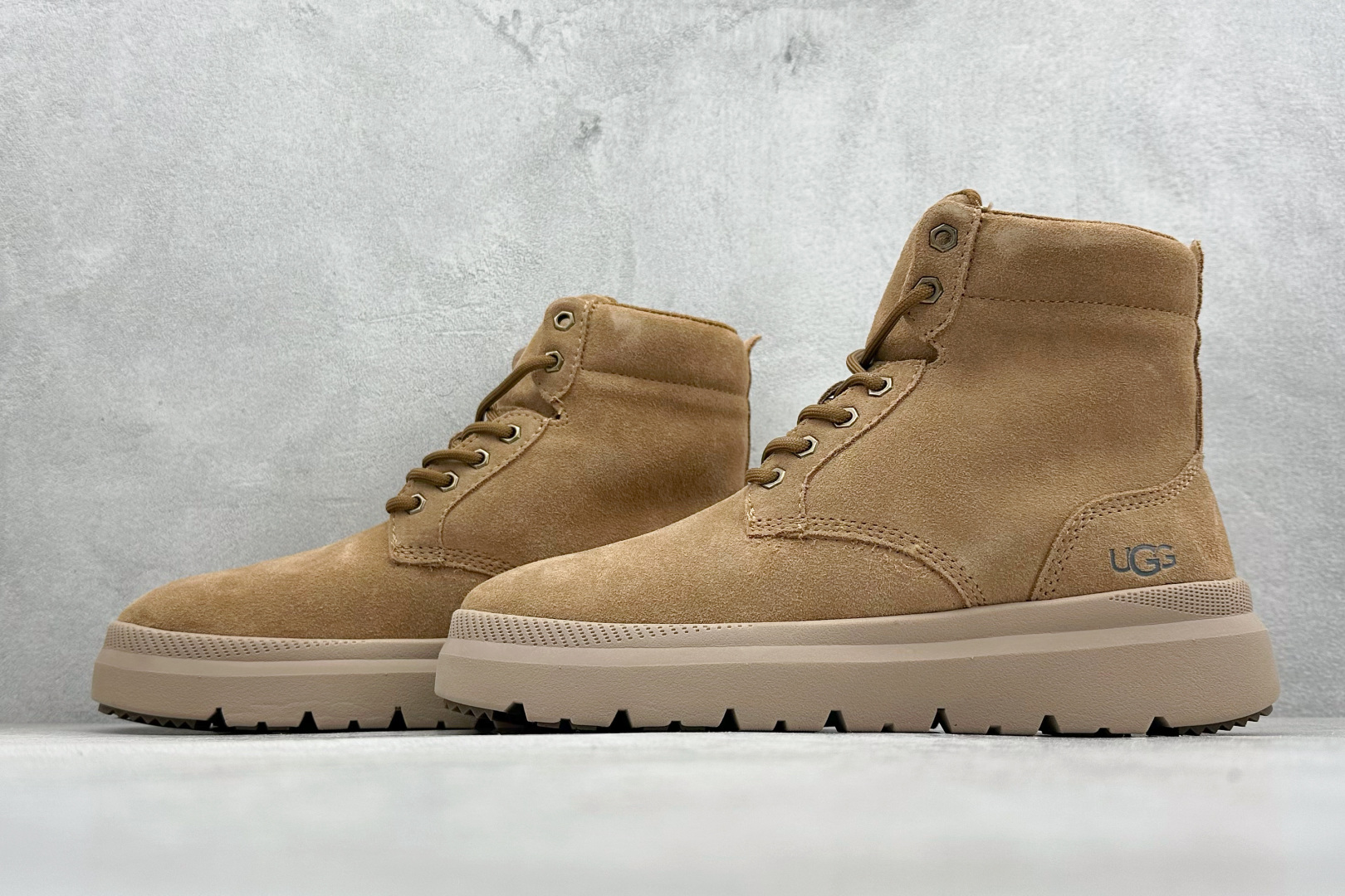 300 UGG Classic UItra 高帮伯利恰克鞋 一体雪地靴 M/1153750-CHE