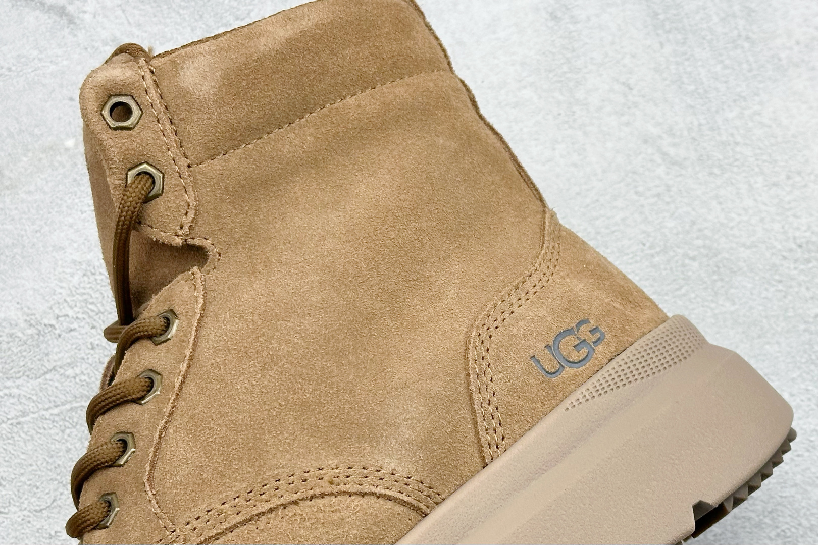 300 UGG Classic UItra 高帮伯利恰克鞋 一体雪地靴 M/1153750-CHE