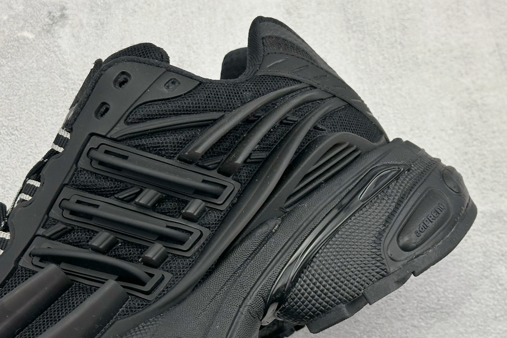 Pharrell x AD Adistar Jellyfish 联名款低帮复古风老爹鞋 JP9264