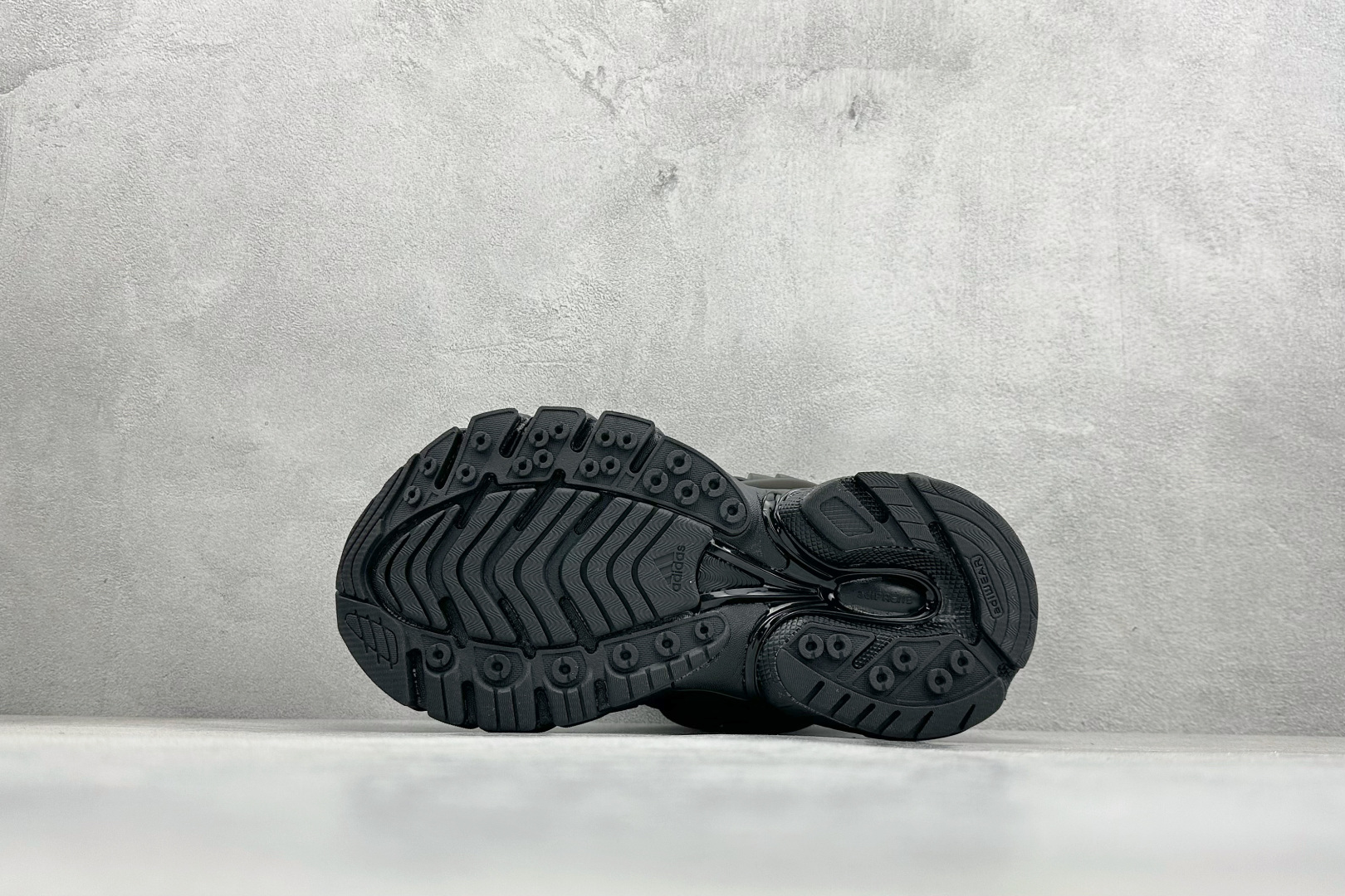 Pharrell x AD Adistar Jellyfish 联名款低帮复古风老爹鞋 JP9264