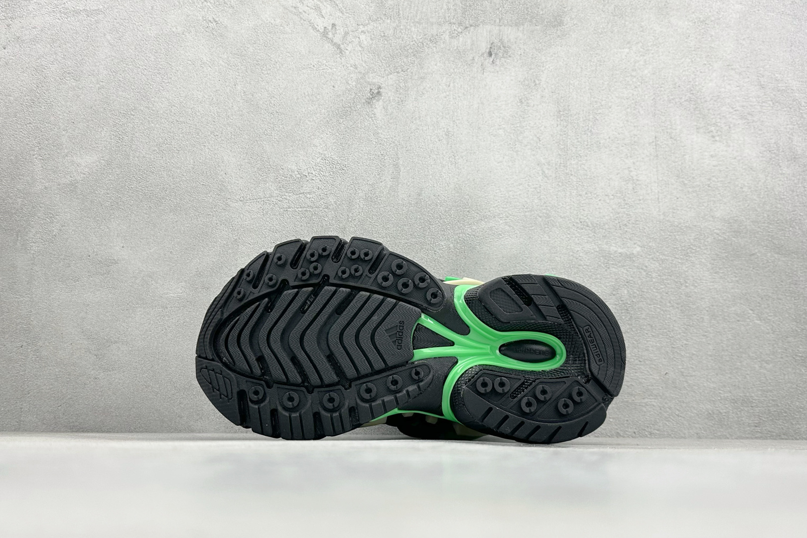 Pharrell x AD Adistar Jellyfish 联名款低帮复古风老爹鞋 JP9266