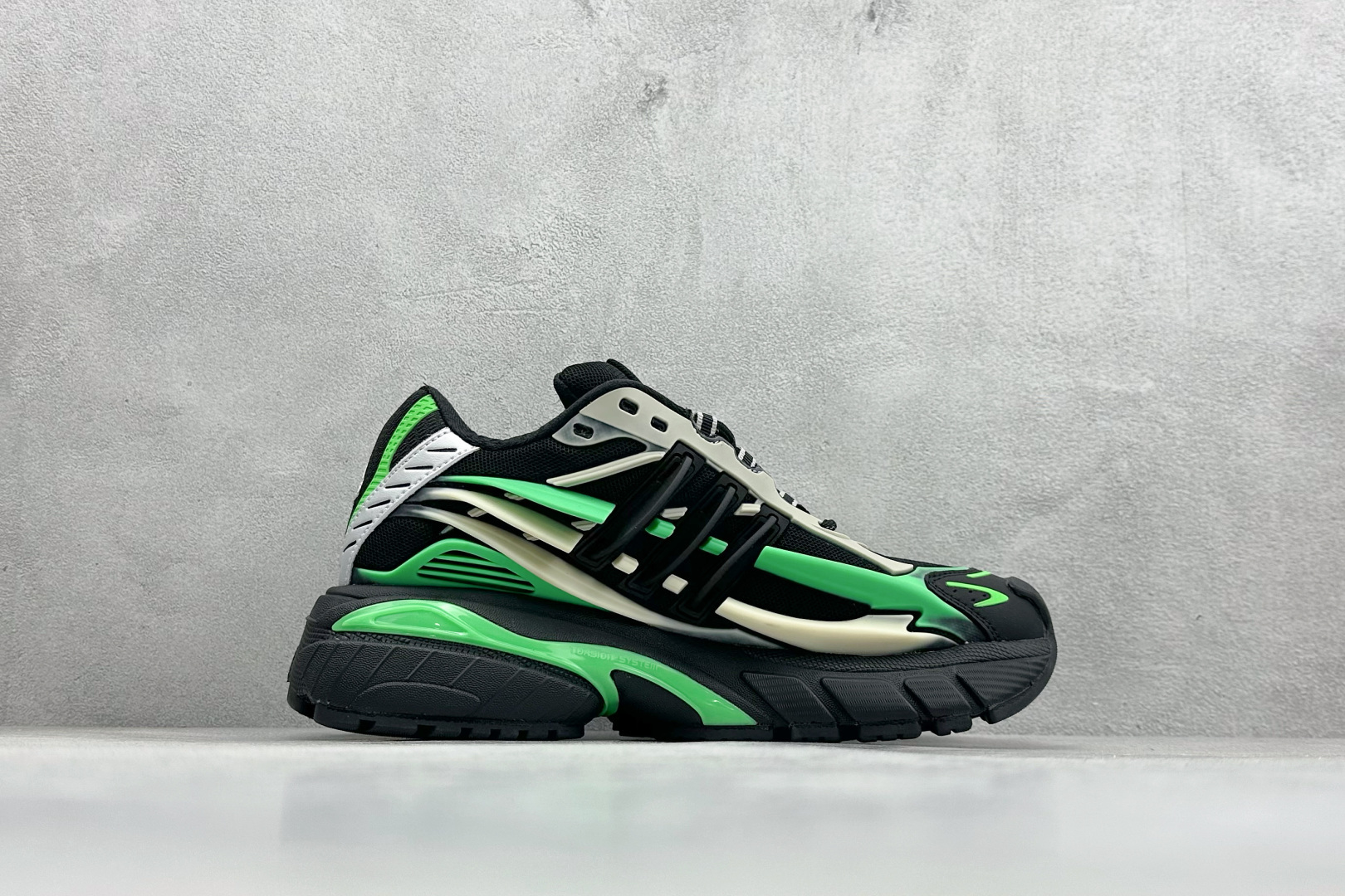 Pharrell x AD Adistar Jellyfish 联名款低帮复古风老爹鞋 JP9266