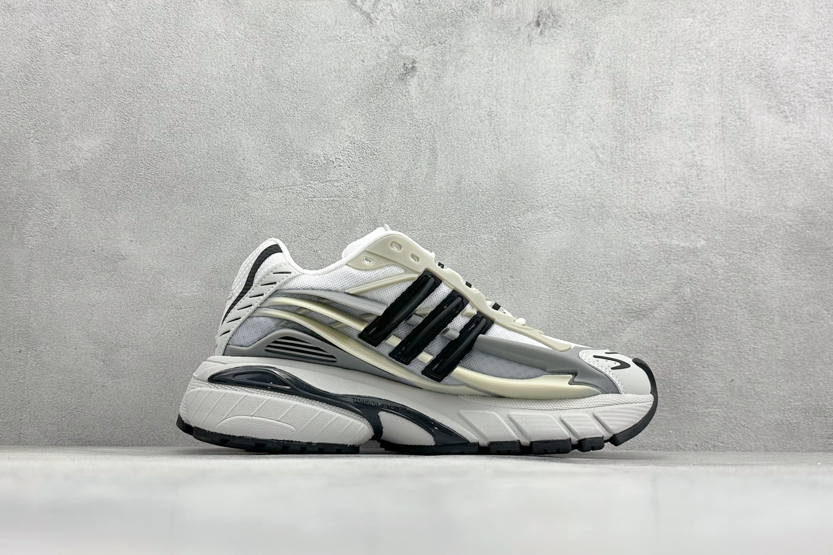 Pharrell x AD Adistar Jellyfish 联名款低帮复古风老爹鞋 JP9265