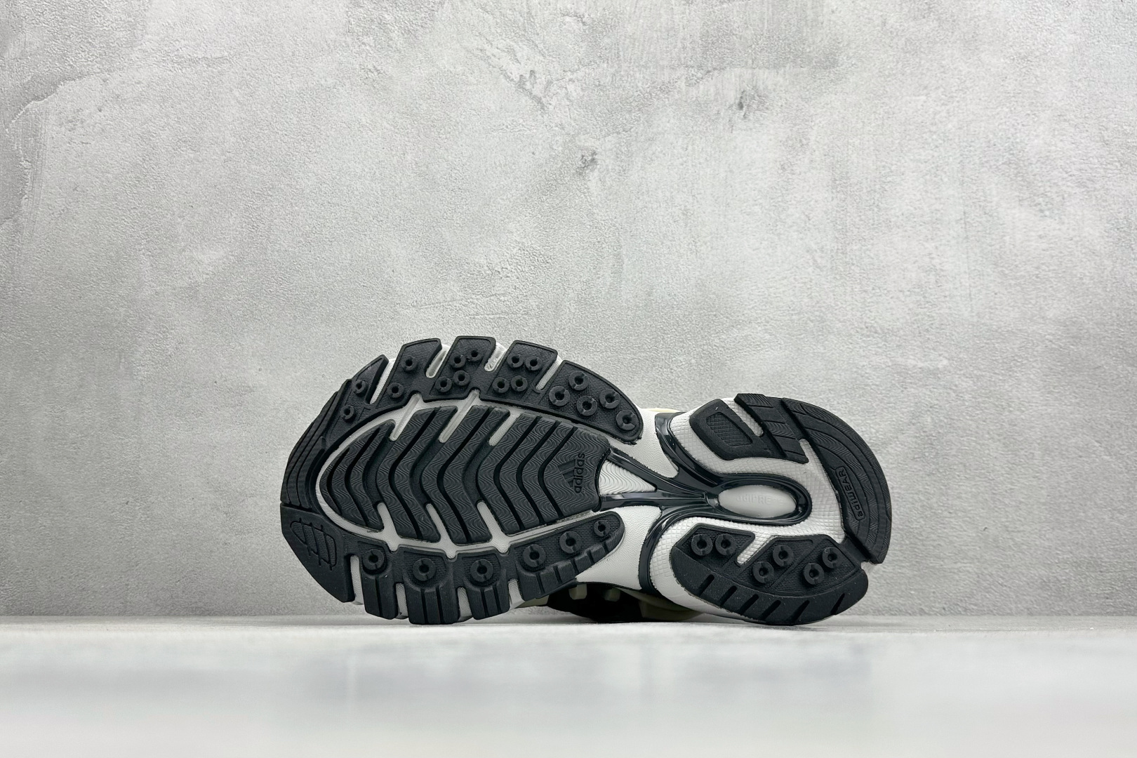 Pharrell x AD Adistar Jellyfish 联名款低帮复古风老爹鞋 JP9265