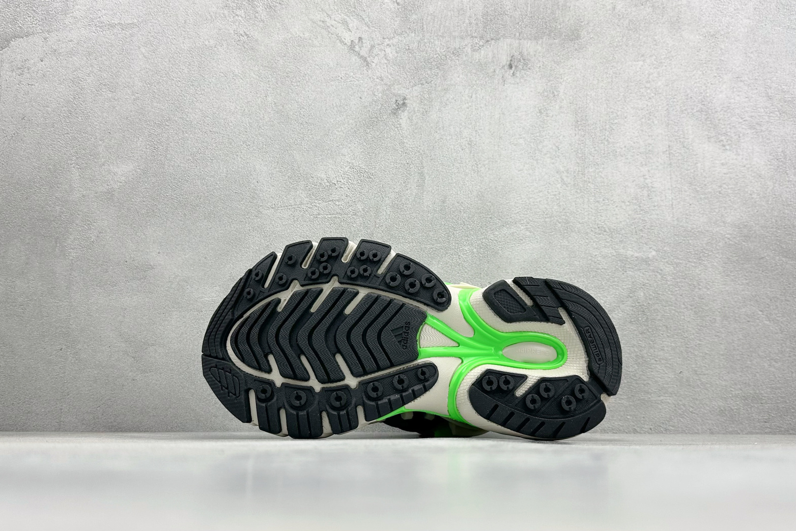 Pharrell x AD Adistar Jellyfish 联名款低帮复古风老爹鞋 JP9260