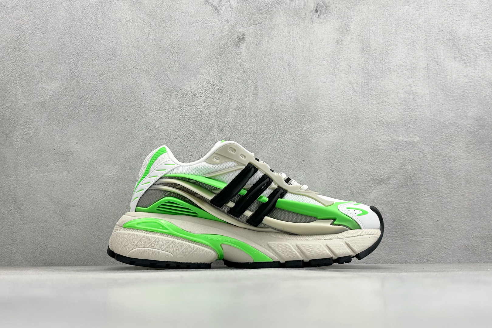 Pharrell x AD Adistar Jellyfish 联名款低帮复古风老爹鞋 JP9260