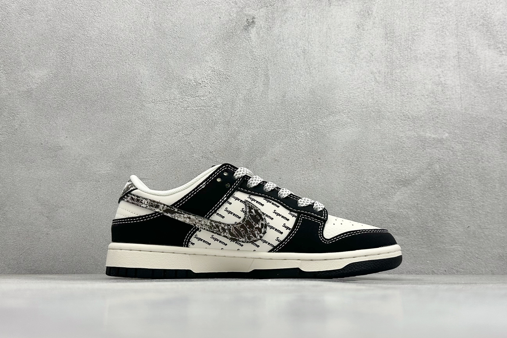 XC版Nike SB Dunk Low“Supreme联名——黑花勾” 周年高端定制 低帮休闲板鞋 XS6089-624