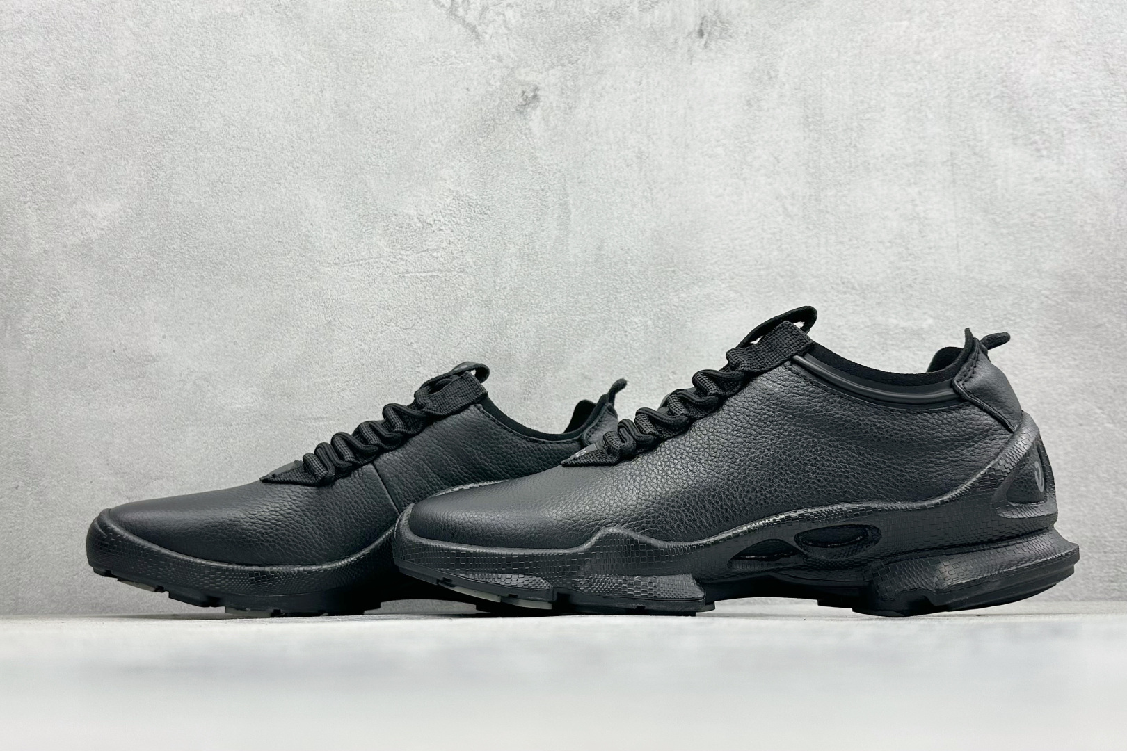 260 ECCO爱步休闲鞋秋 25年新款时尚德训鞋 经典百搭板鞋 800444