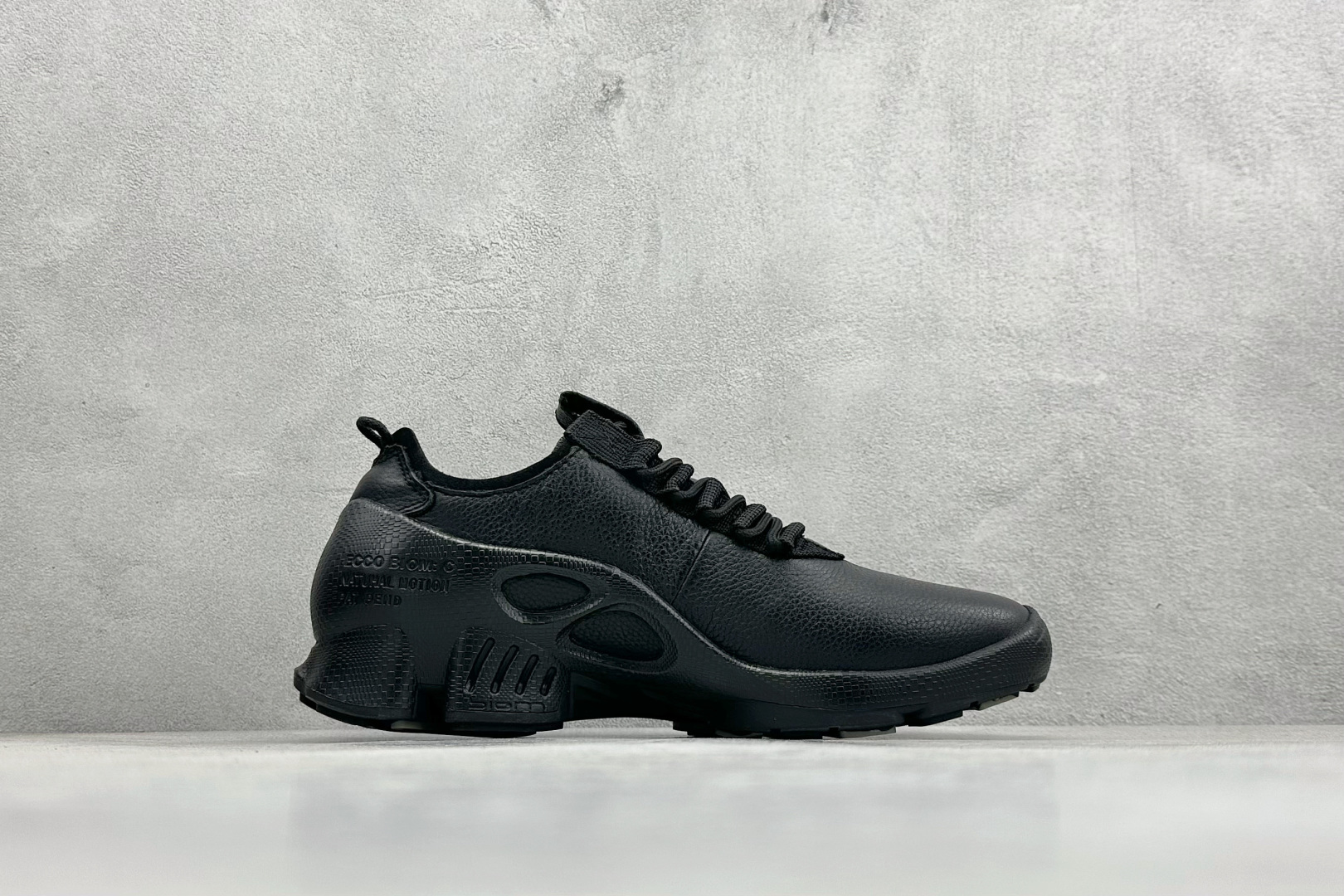 260 ECCO爱步休闲鞋秋 25年新款时尚德训鞋 经典百搭板鞋 800444