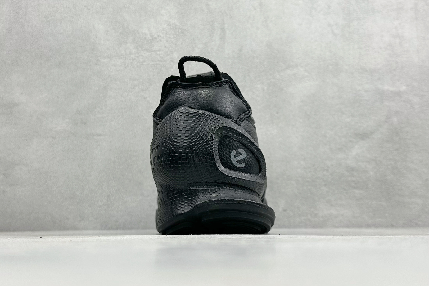 260 ECCO爱步休闲鞋秋 25年新款时尚德训鞋 经典百搭板鞋 800444