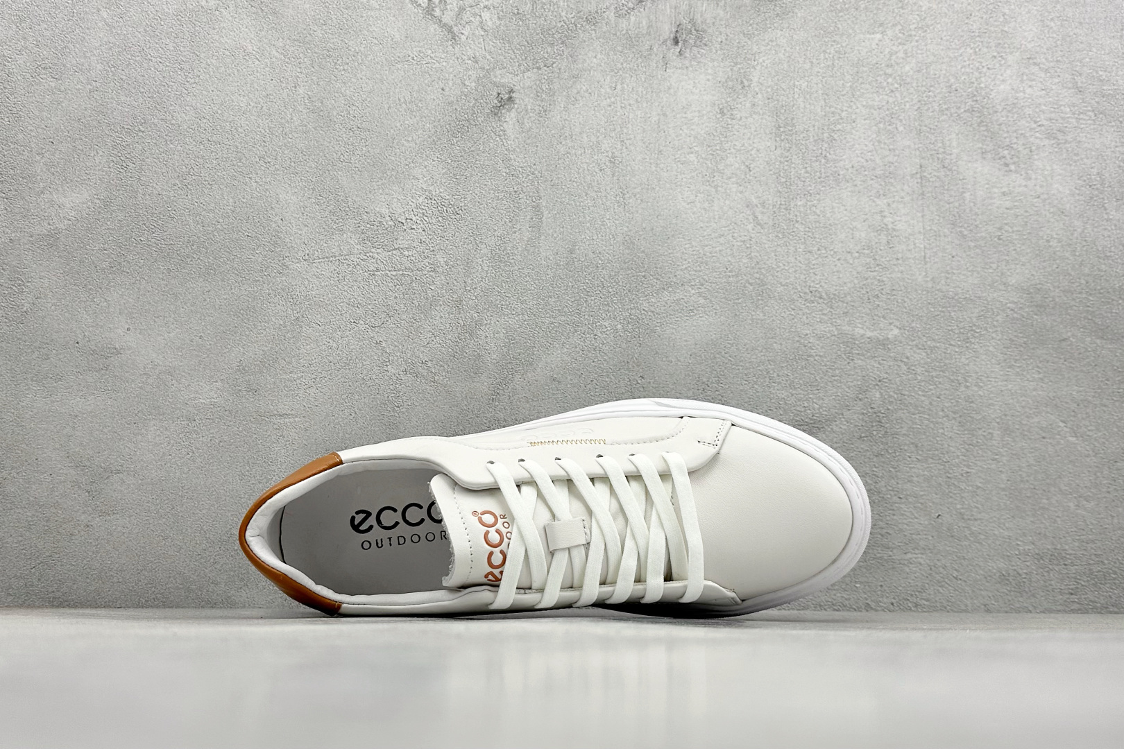 300 Ecco 爱步 2022新款柔酷7号系列低帮百搭休闲板鞋 983257-010