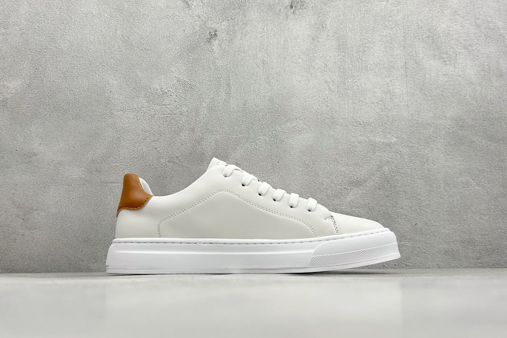 300 Ecco 爱步 2022新款柔酷7号系列低帮百搭休闲板鞋 983257-010