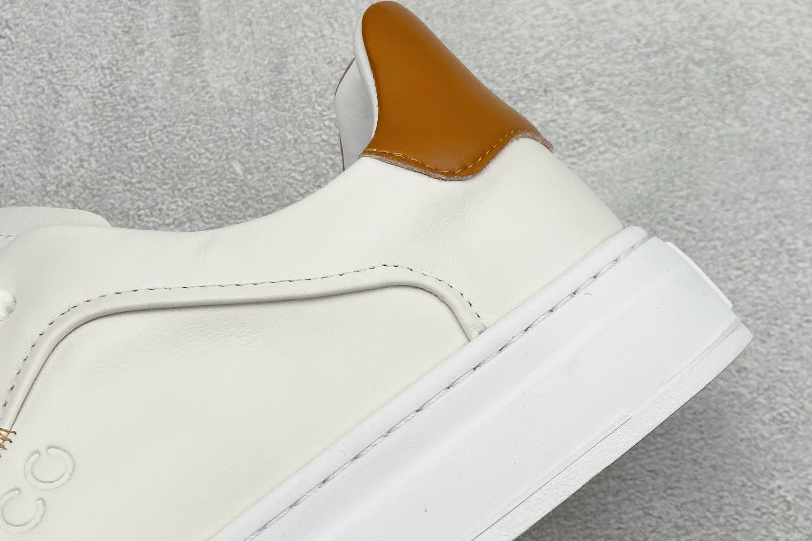 300 Ecco 爱步 2022新款柔酷7号系列低帮百搭休闲板鞋 983257-010