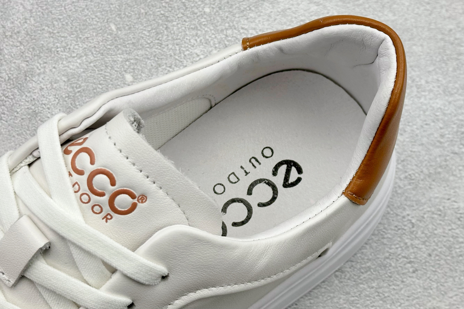 300 Ecco 爱步 2022新款柔酷7号系列低帮百搭休闲板鞋 983257-010