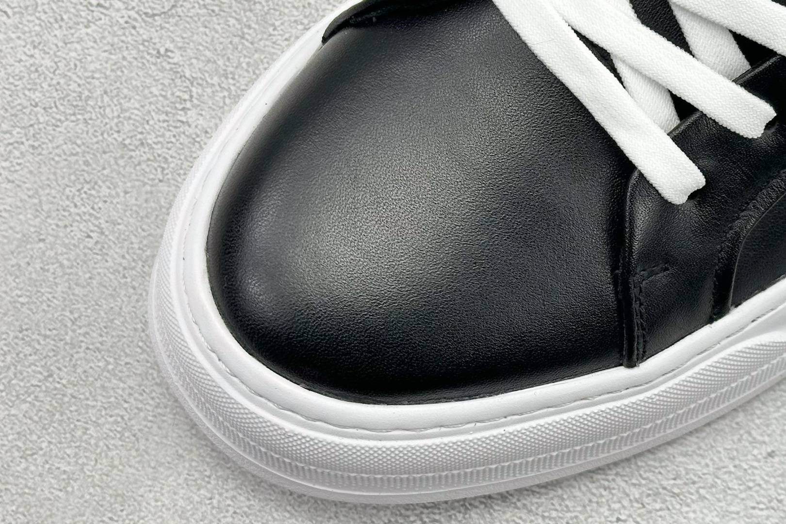 300 Ecco 爱步 2022新款柔酷7号系列低帮百搭休闲板鞋 983257-010