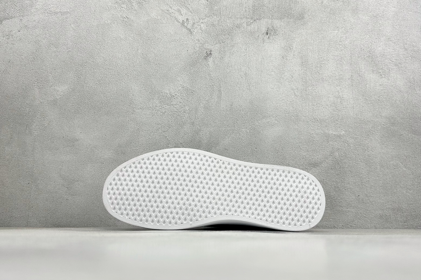 300 Ecco 爱步 2022新款柔酷7号系列低帮百搭休闲板鞋 983257-010