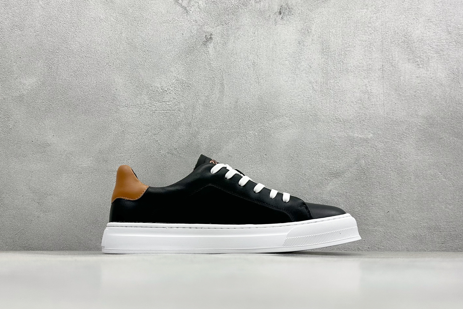 300 Ecco 爱步 2022新款柔酷7号系列低帮百搭休闲板鞋 983257-010