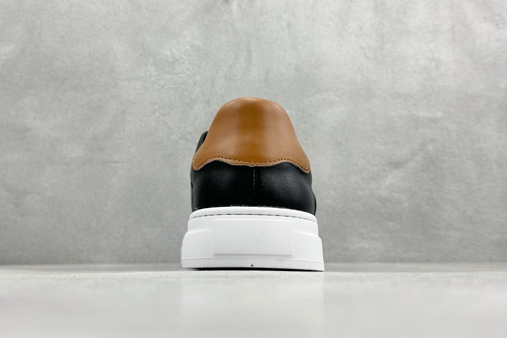 300 Ecco 爱步 2022新款柔酷7号系列低帮百搭休闲板鞋 983257-010