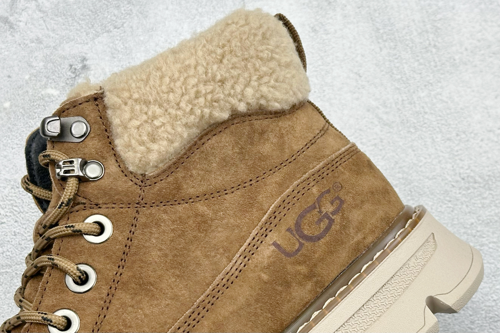 320 UGG Tasman Weather Hybrid 塔斯曼混合系列中帮轻量休闲马丁靴 U5867