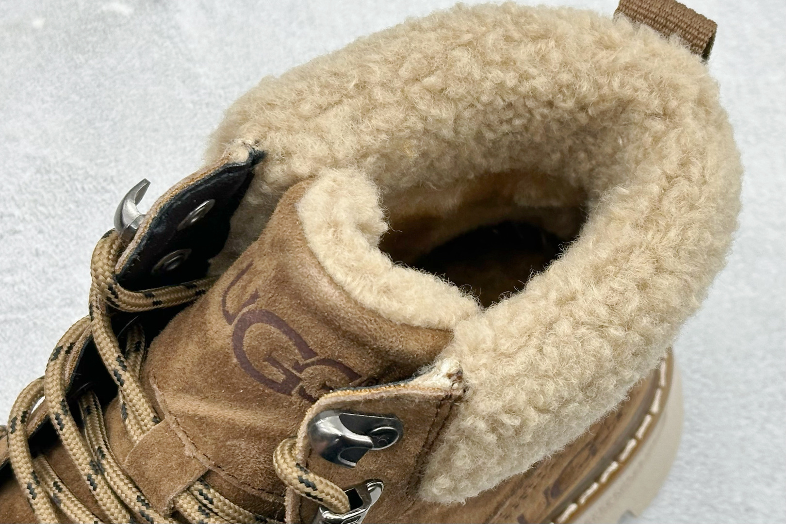 320 UGG Tasman Weather Hybrid 塔斯曼混合系列中帮轻量休闲马丁靴 U5867