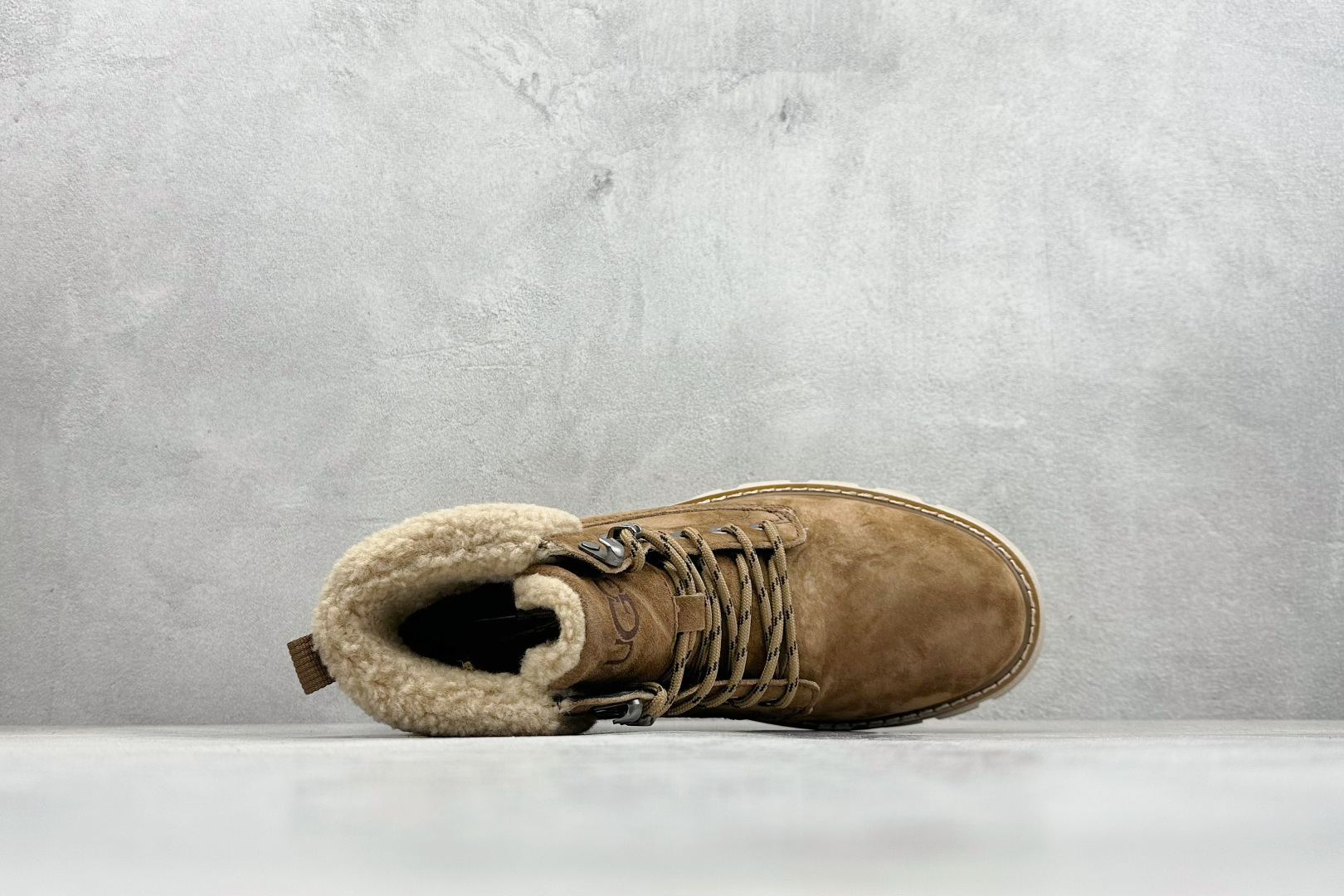 320 UGG Tasman Weather Hybrid 塔斯曼混合系列中帮轻量休闲马丁靴 U5867