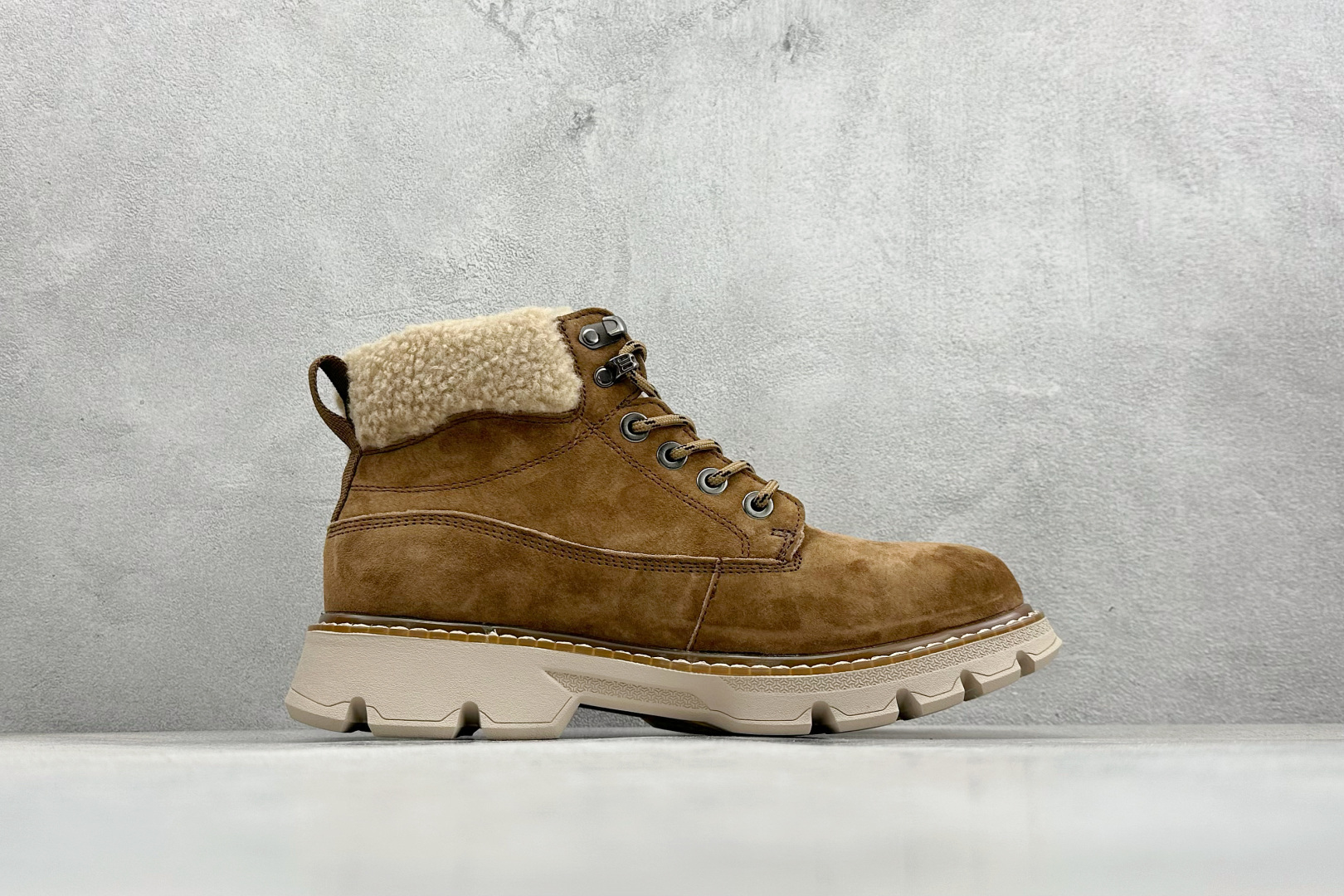 320 UGG Tasman Weather Hybrid 塔斯曼混合系列中帮轻量休闲马丁靴 U5867