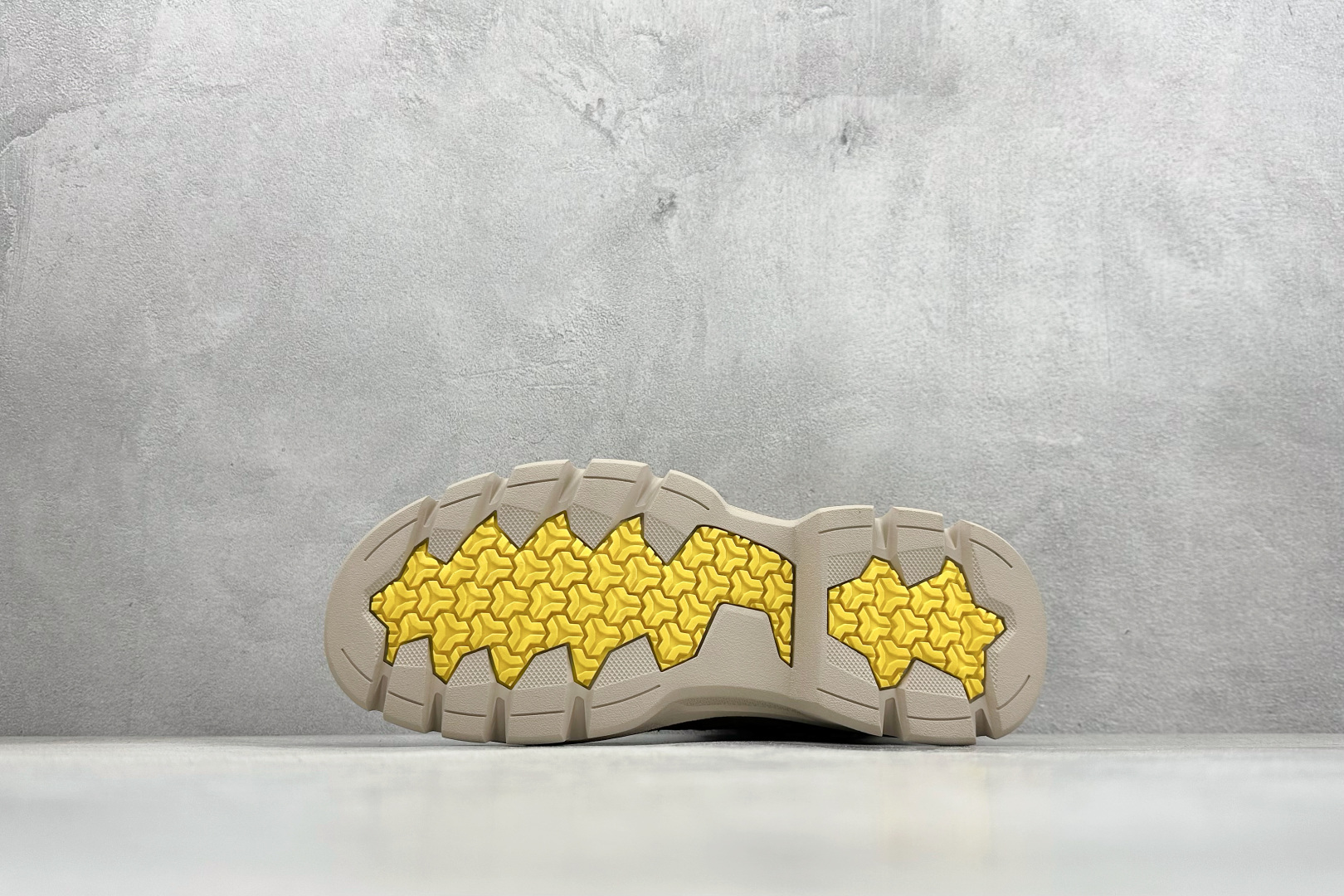 320 UGG Tasman Weather Hybrid 塔斯曼混合系列中帮轻量休闲马丁靴 U5867