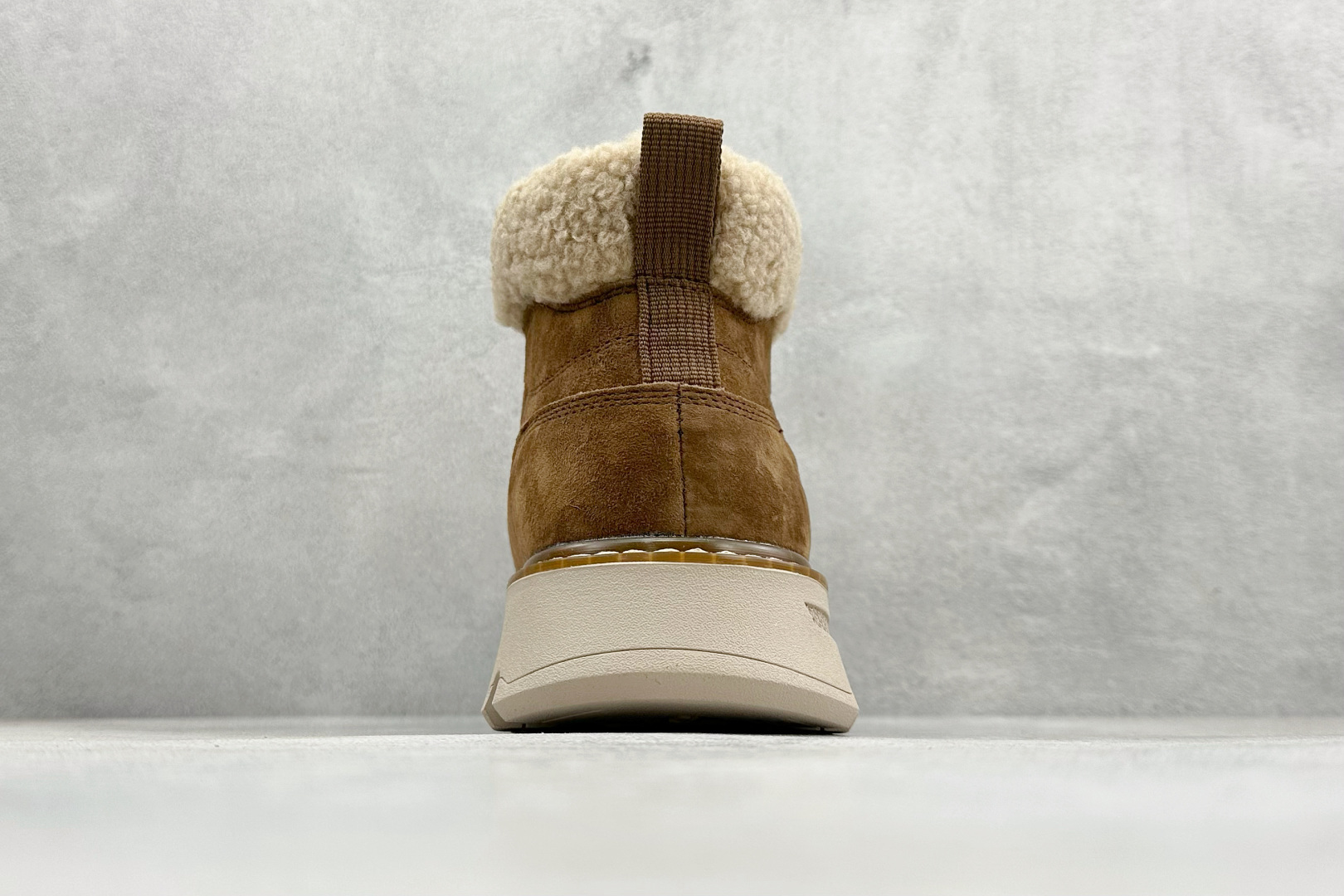 320 UGG Tasman Weather Hybrid 塔斯曼混合系列中帮轻量休闲马丁靴 U5867