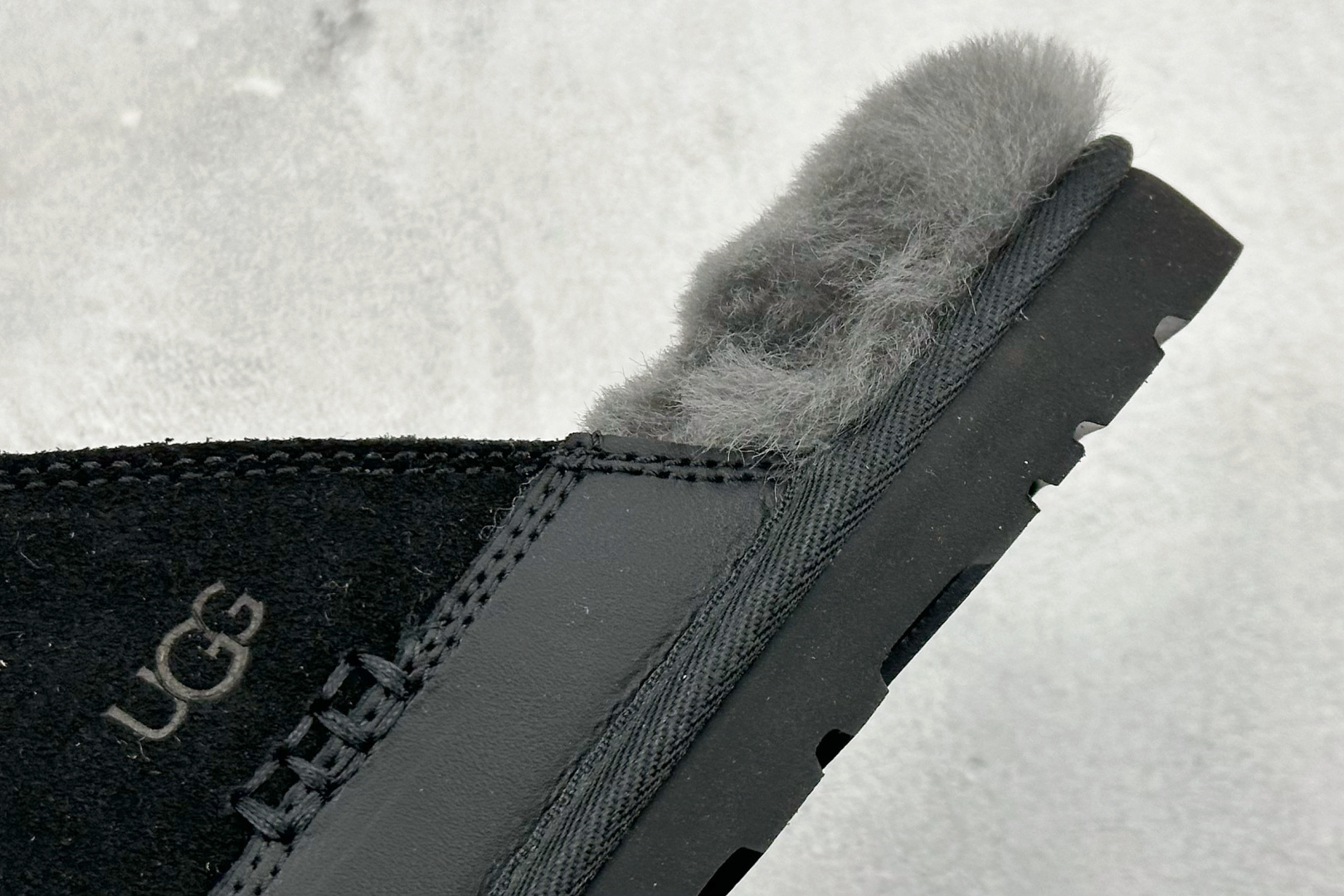 260 UGG M LEISURE NOMAD SLIDE 牛反绒 舒适时尚加绒拖鞋 1174585-BLK-Chinese UA Cheap High Quatity Brand Clothes Bags handbags Sneakers wholesale wholesaler seller from China Factory suppliers Fashion Clothing Shoes best Quality Beautiful Price 260 UGG M LEISURE NOMAD SLIDE 牛反绒 舒适时尚加绒拖鞋 1174585-BLK