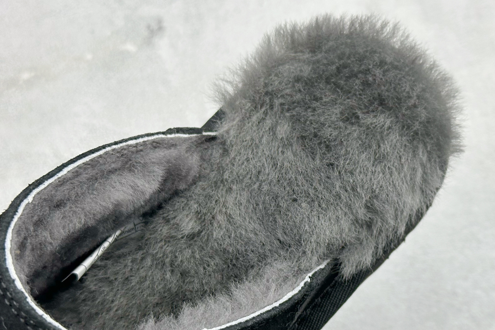 260 UGG M LEISURE NOMAD SLIDE 牛反绒 舒适时尚加绒拖鞋 1174585-BLK-Chinese UA Cheap High Quatity Brand Clothes Bags handbags Sneakers wholesale wholesaler seller from China Factory suppliers Fashion Clothing Shoes best Quality Beautiful Price 260 UGG M LEISURE NOMAD SLIDE 牛反绒 舒适时尚加绒拖鞋 1174585-BLK