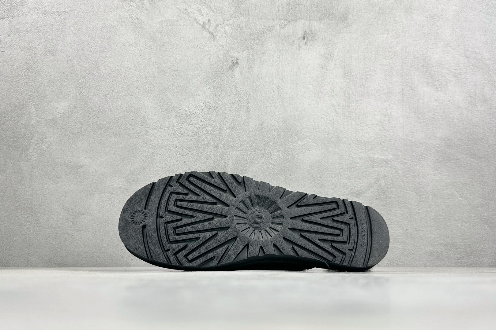 260 UGG M LEISURE NOMAD SLIDE 牛反绒 舒适时尚加绒拖鞋 1174585-BLK-Chinese UA Cheap High Quatity Brand Clothes Bags handbags Sneakers wholesale wholesaler seller from China Factory suppliers Fashion Clothing Shoes best Quality Beautiful Price 260 UGG M LEISURE NOMAD SLIDE 牛反绒 舒适时尚加绒拖鞋 1174585-BLK