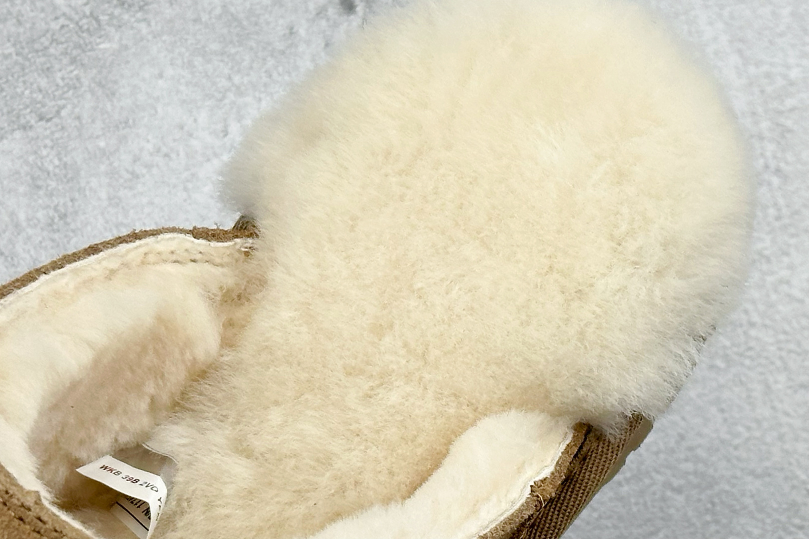 260 UGG M LEISURE NOMAD SLIDE 牛反绒 舒适时尚加绒拖鞋 1174585-CHE