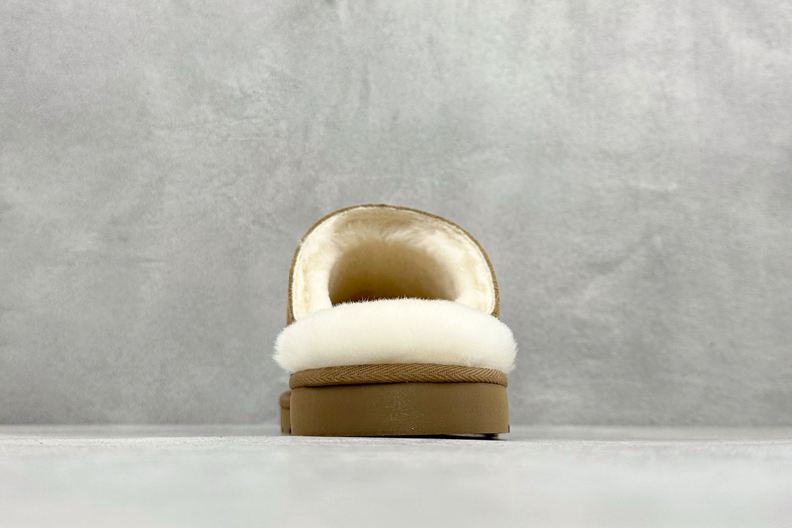 260 UGG M LEISURE NOMAD SLIDE 牛反绒 舒适时尚加绒拖鞋 1174585-CHE