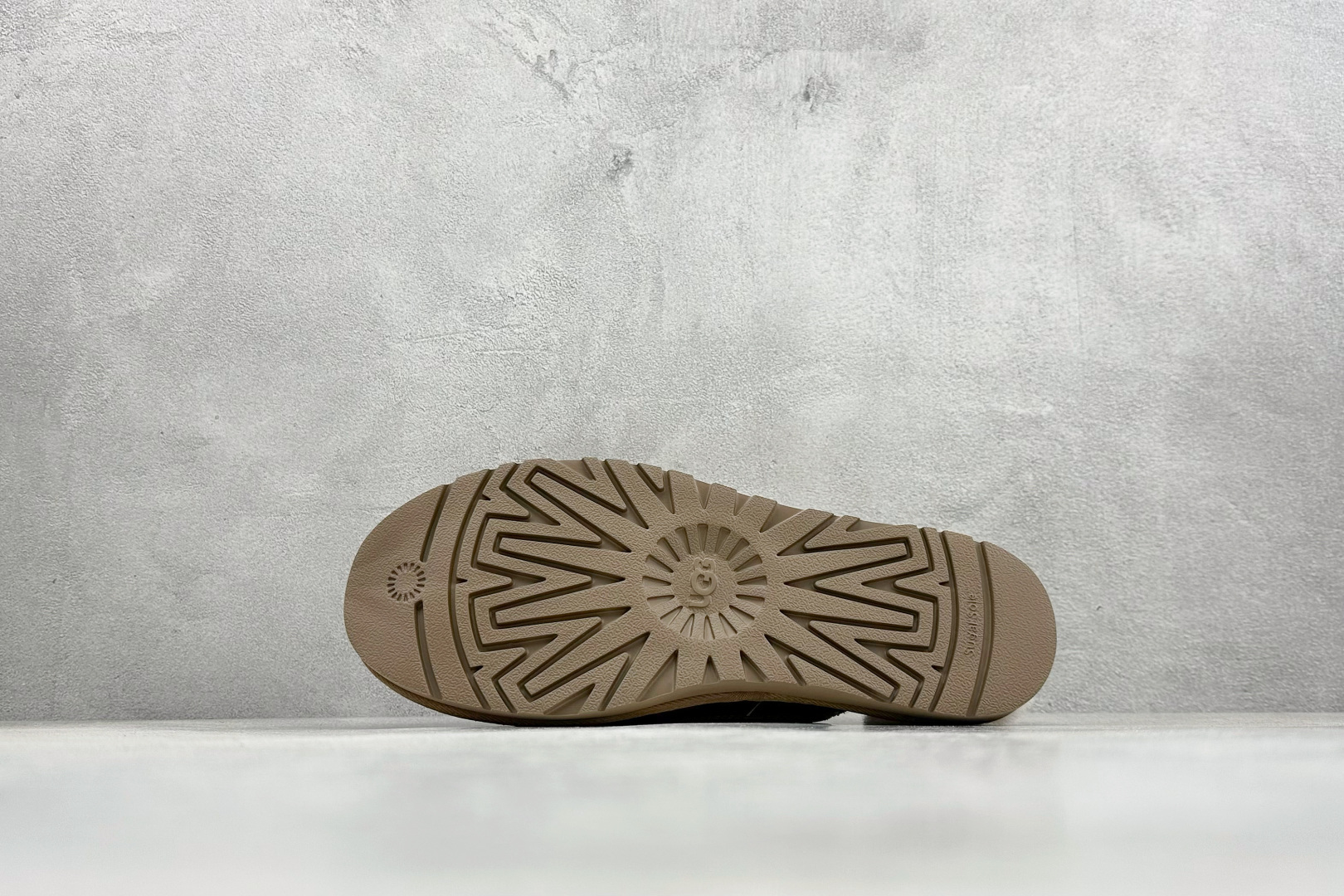 260 UGG M LEISURE NOMAD SLIDE 牛反绒 舒适时尚加绒拖鞋 1174585-CHE