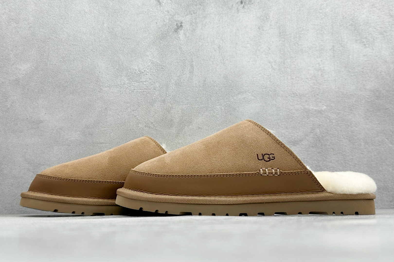 260 UGG M LEISURE NOMAD SLIDE 牛反绒 舒适时尚加绒拖鞋 1174585-CHE