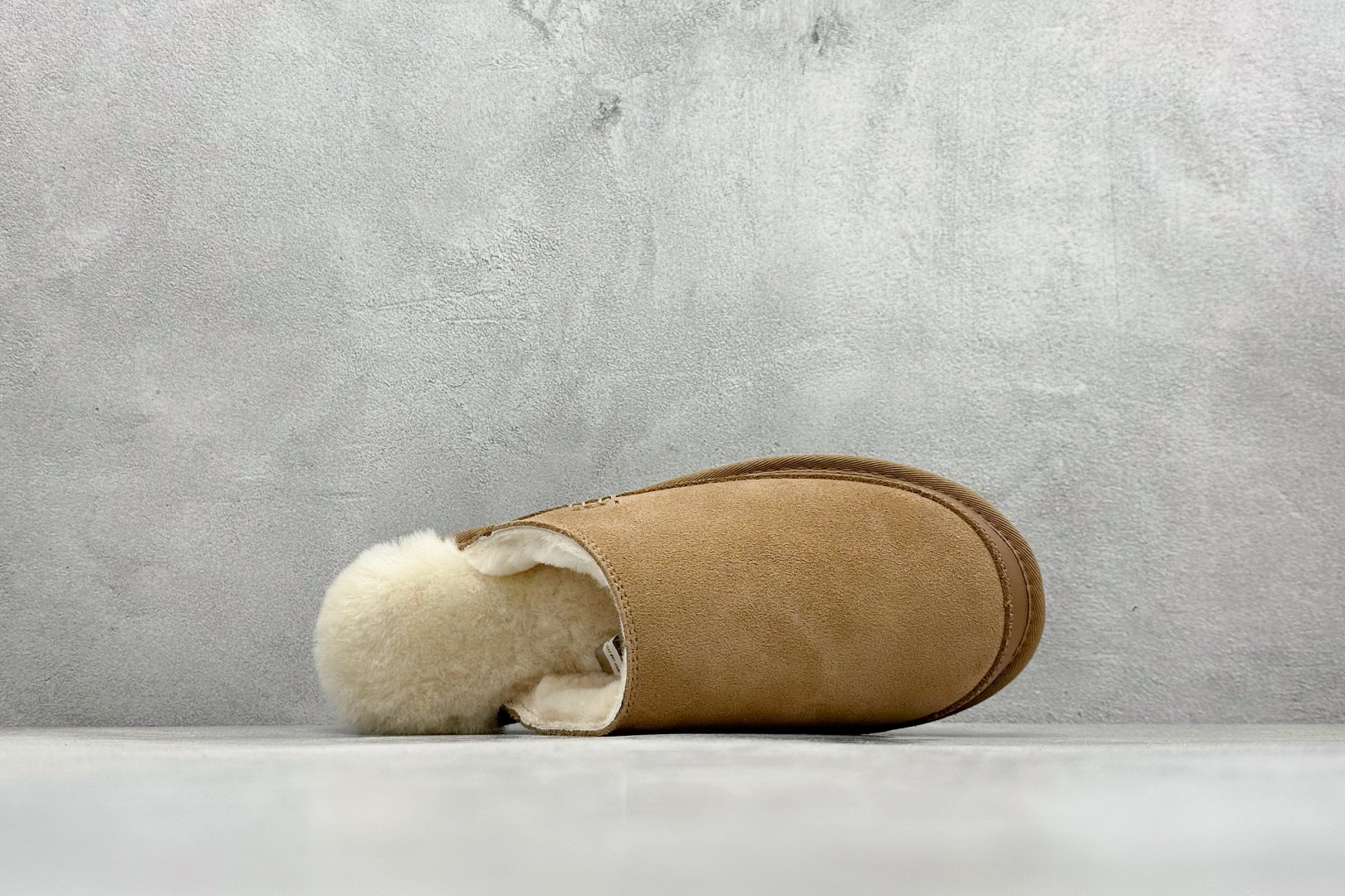 260 UGG M LEISURE NOMAD SLIDE 牛反绒 舒适时尚加绒拖鞋 1174585-CHE