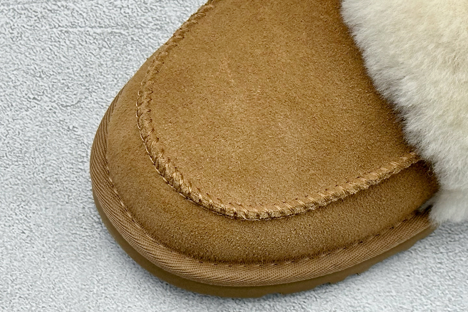 220 UGG W LORIA FUR SLIDE 时尚套脚 EVA 防磨包头加绒拖鞋 1174571-CHE