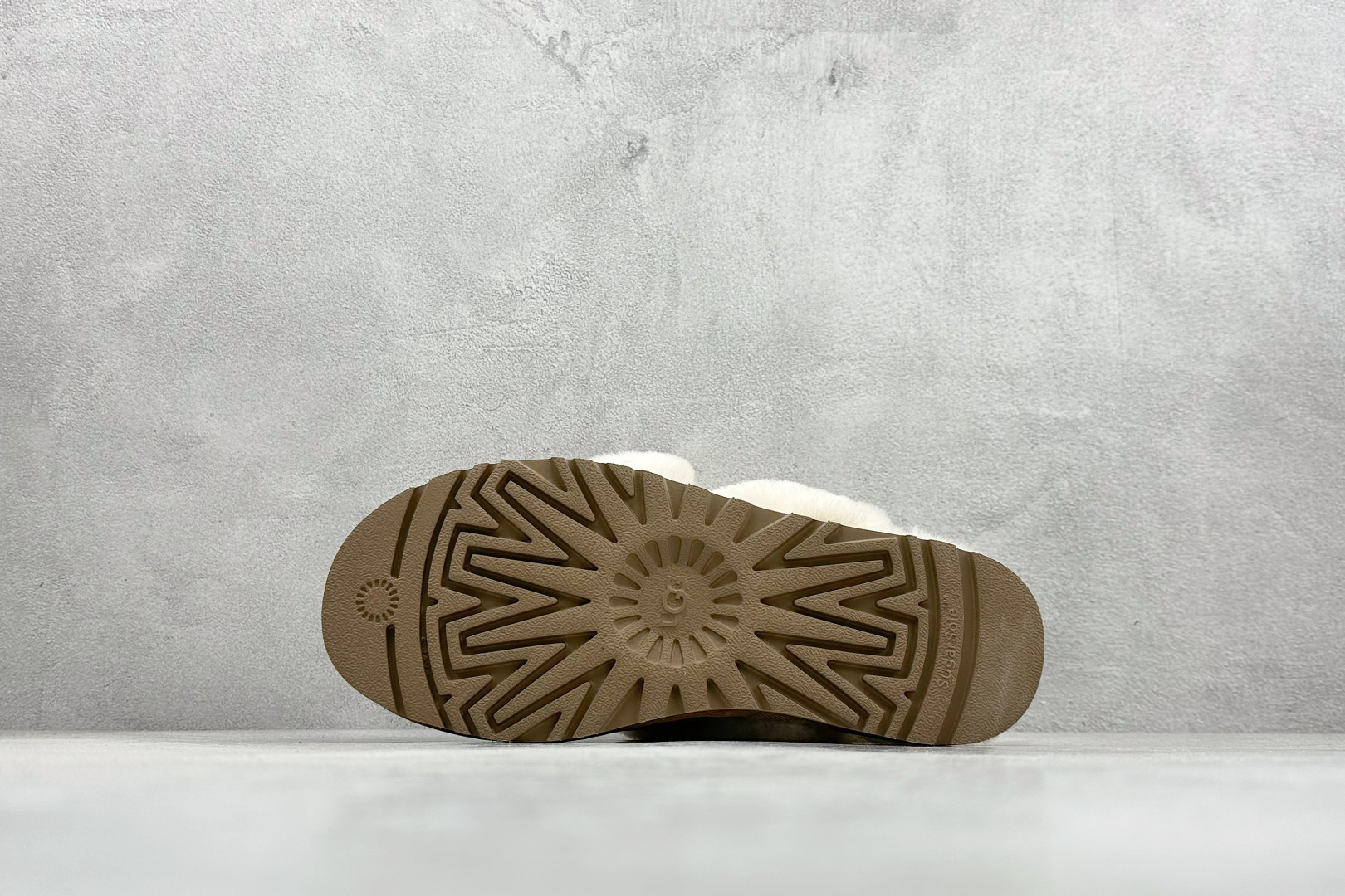 220 UGG W LORIA FUR SLIDE 时尚套脚 EVA 防磨包头加绒拖鞋 1174571-CHE