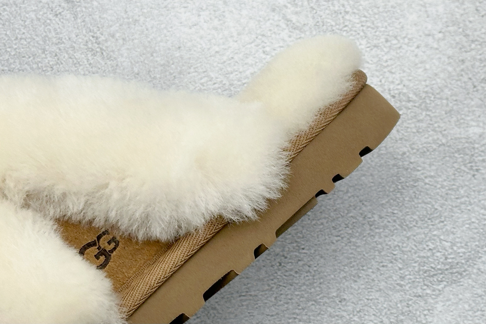 220 UGG W LORIA FUR SLIDE 时尚套脚 EVA 防磨包头加绒拖鞋 1174571-CHE