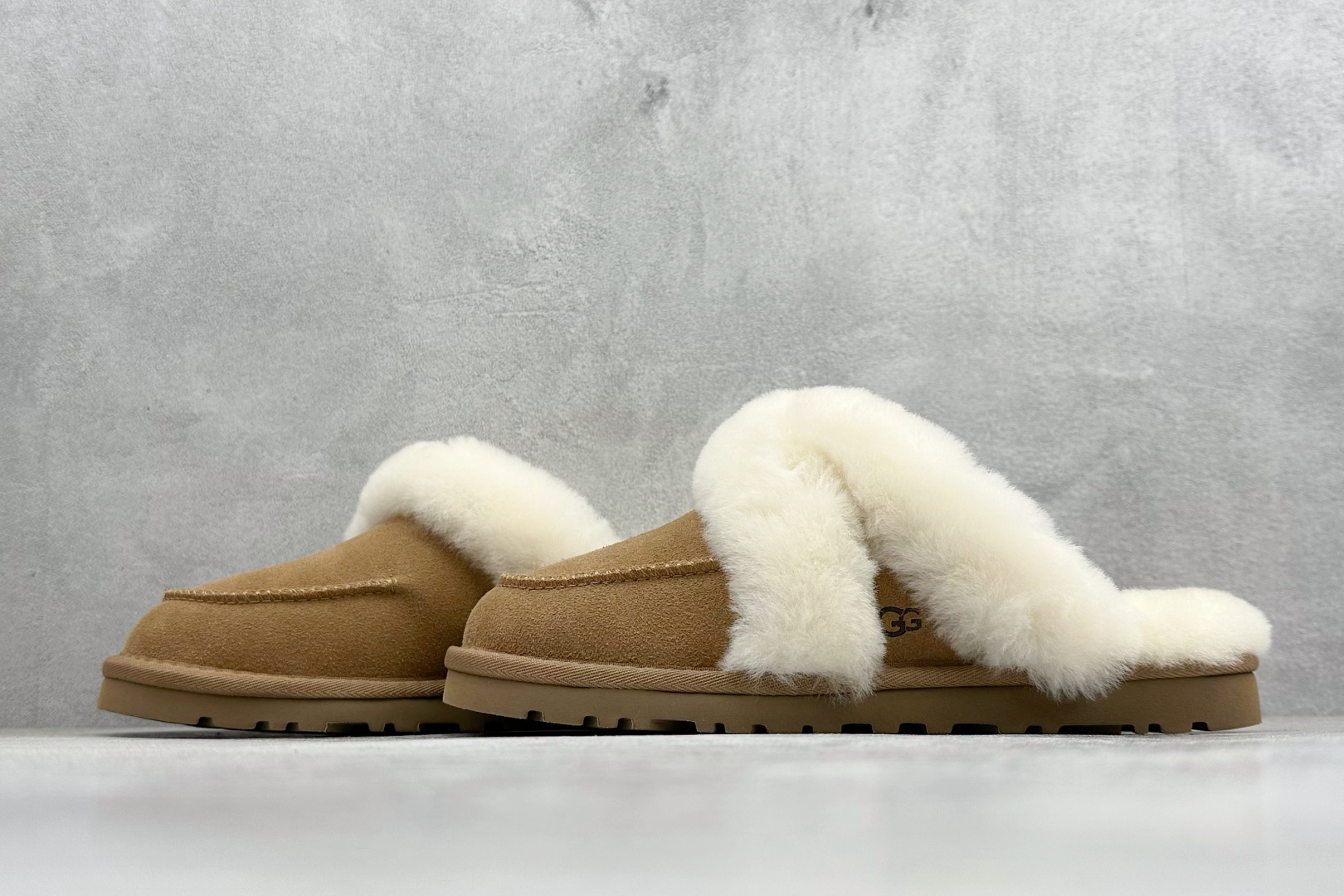 220 UGG W LORIA FUR SLIDE 时尚套脚 EVA 防磨包头加绒拖鞋 1174571-CHE