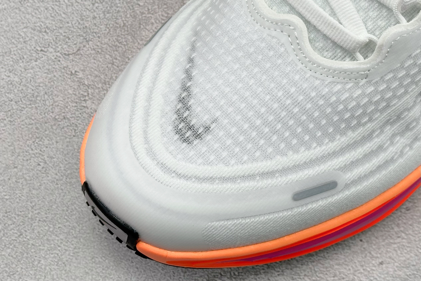 Nike Air Zoom Vomero Plus 耐克网面厚底气垫跑鞋 HV8154-104