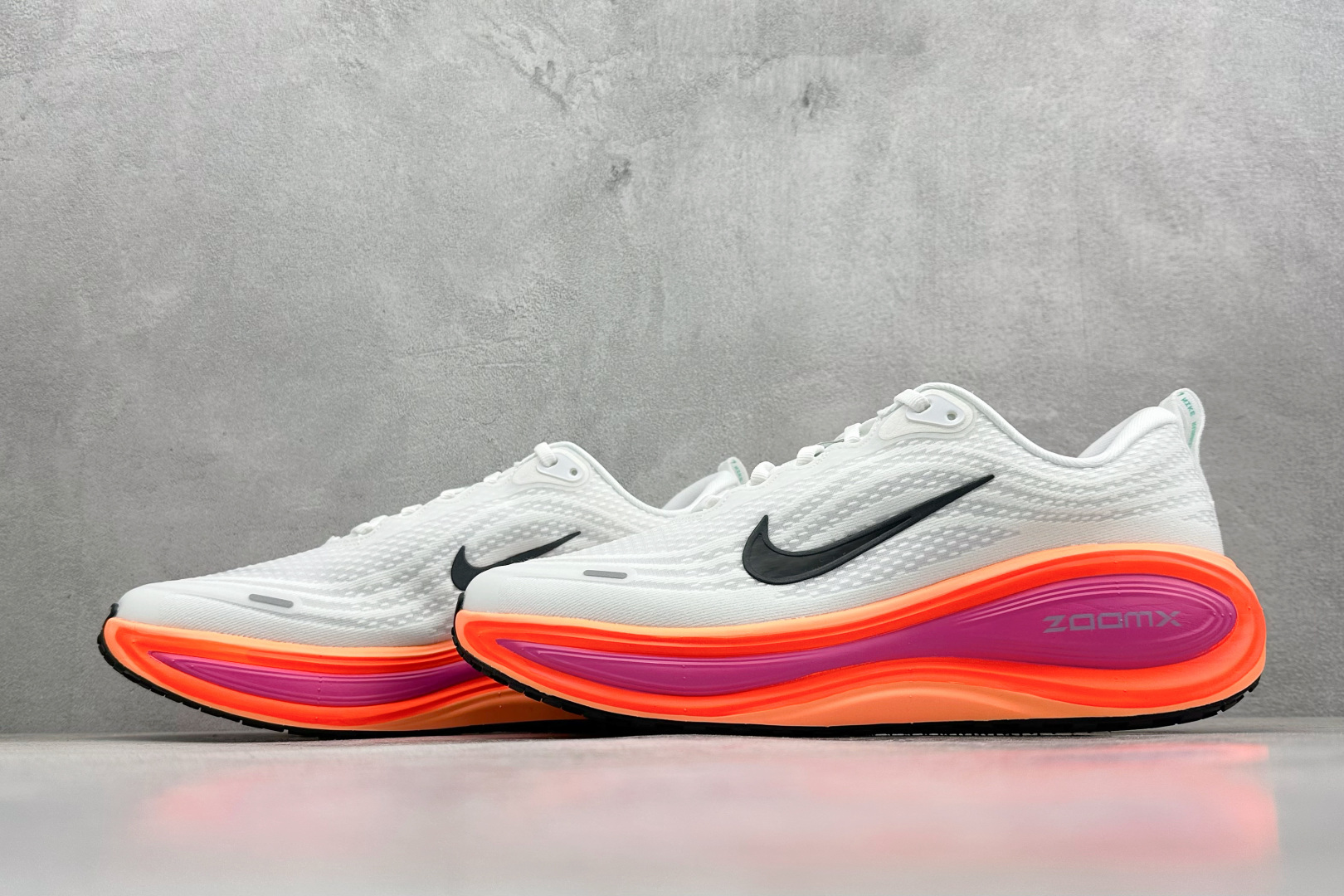 Nike Air Zoom Vomero Plus 耐克网面厚底气垫跑鞋 HV8154-104