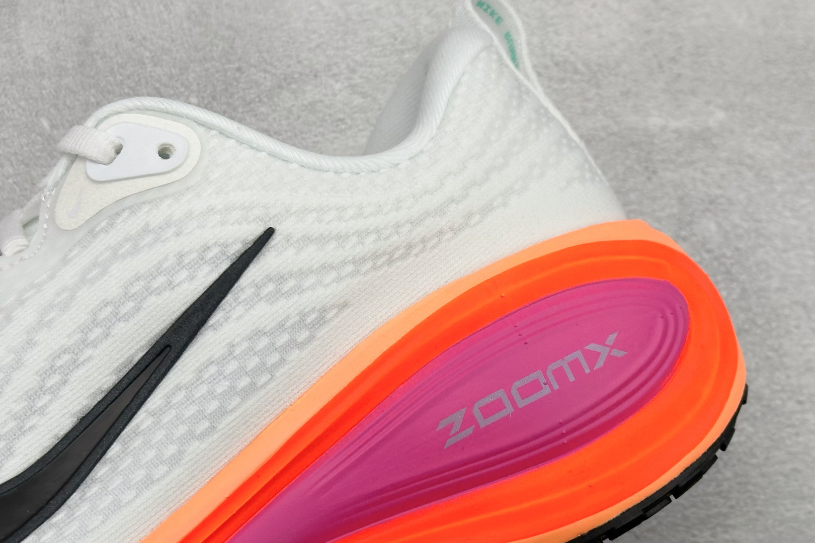Nike Air Zoom Vomero Plus 耐克网面厚底气垫跑鞋 HV8154-104