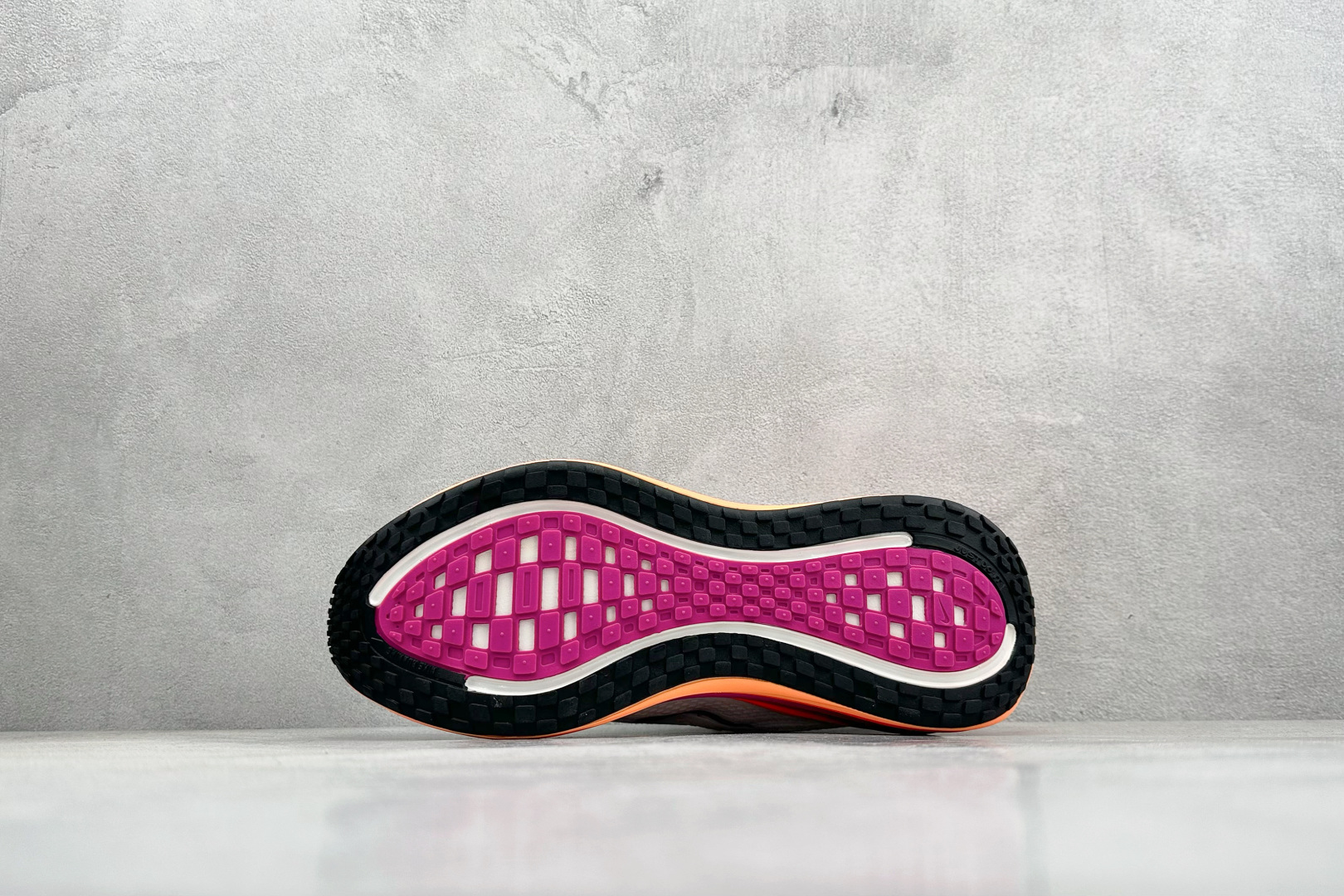 Nike Air Zoom Vomero Plus 耐克网面厚底气垫跑鞋 HV8154-104