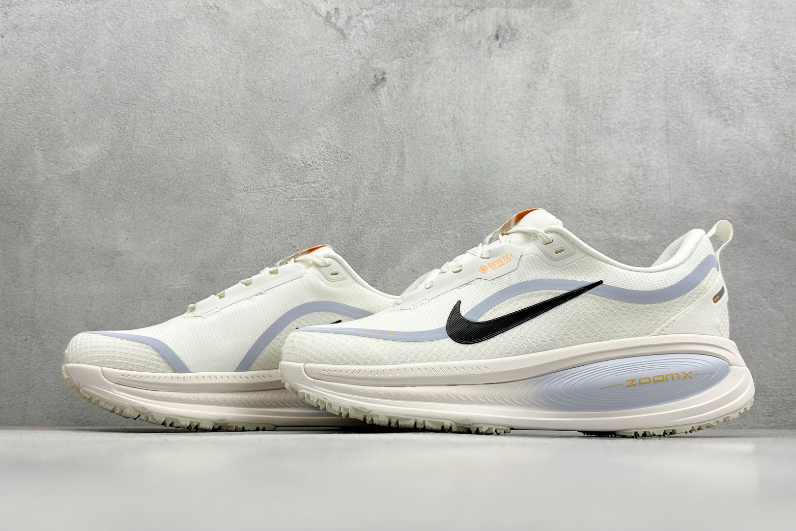 Nike Air Zoom Vomero 18 GTX 登月18 缓震休闲跑鞋 HQ7001-100
