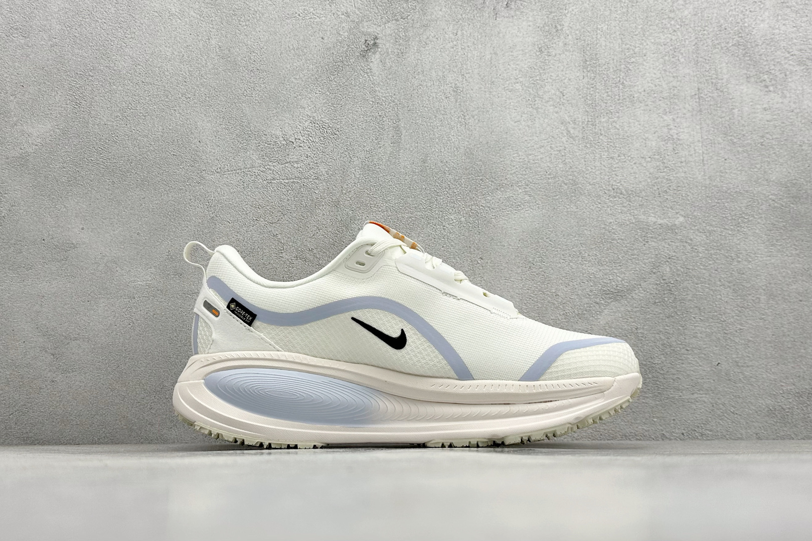Nike Air Zoom Vomero 18 GTX 登月18 缓震休闲跑鞋 HQ7001-100
