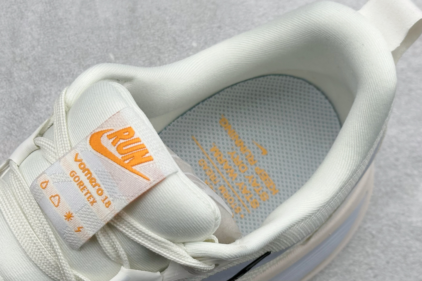 Nike Air Zoom Vomero 18 GTX 登月18 缓震休闲跑鞋 HQ7001-100