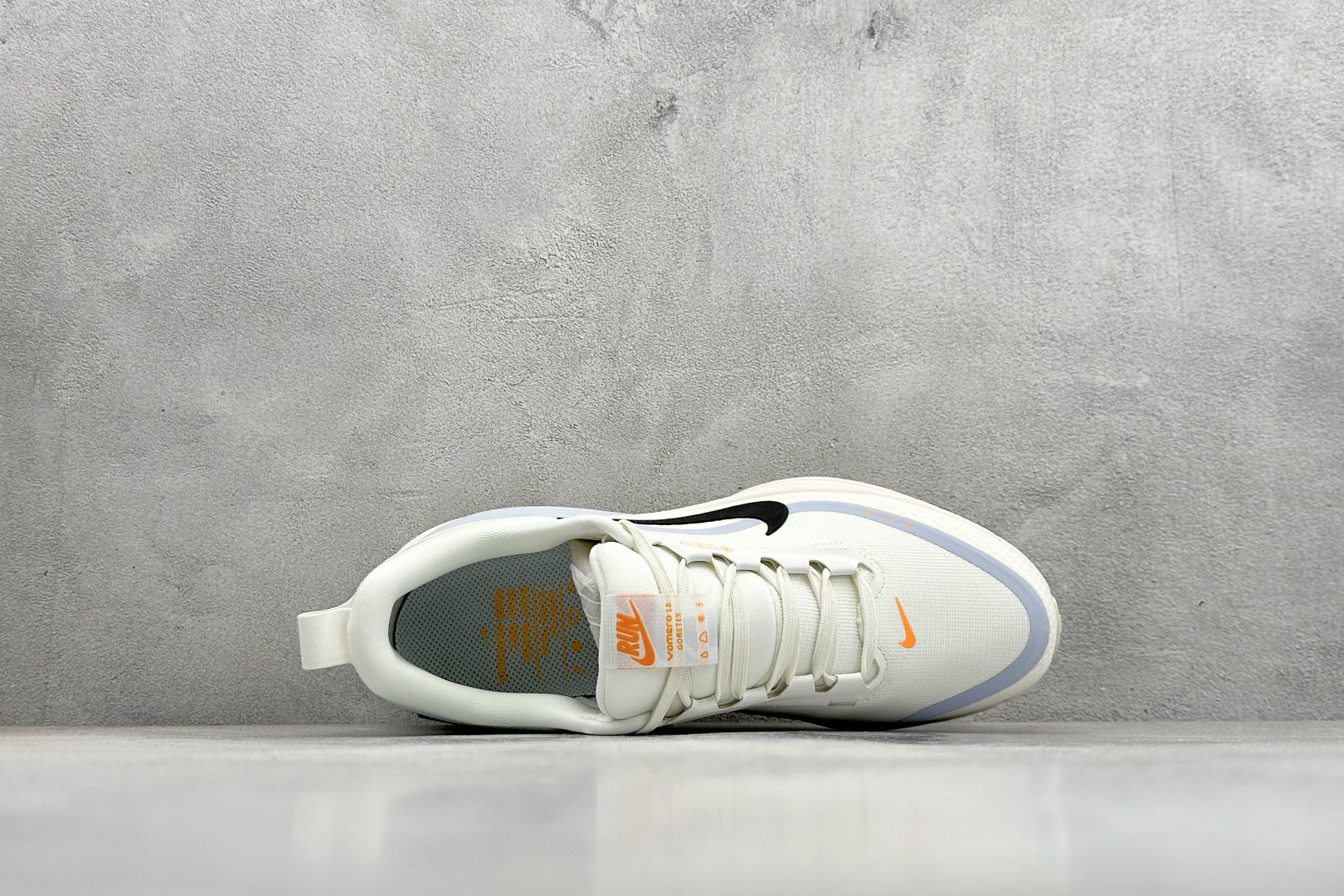 Nike Air Zoom Vomero 18 GTX 登月18 缓震休闲跑鞋 HQ7001-100