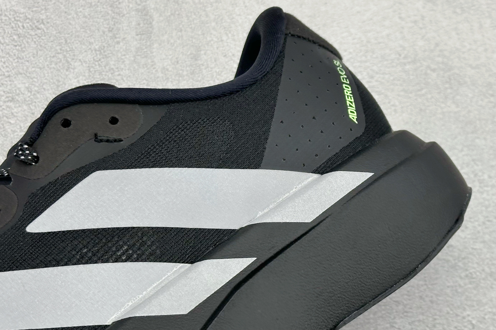 RS版 Adidas Adizero Evo SL 阿迪超轻透气缓震跑鞋 KJ1365