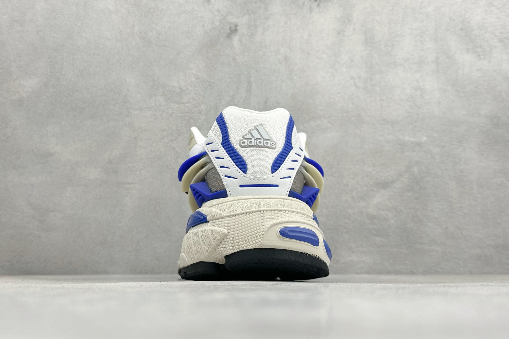 Pharrell x AD Adistar Jellyfish 联名款低帮复古风老爹鞋 JP9271